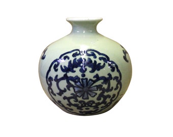 Chinese Oriental Ceramic Light Celadon Green Blue Graphic Vase cs4108E