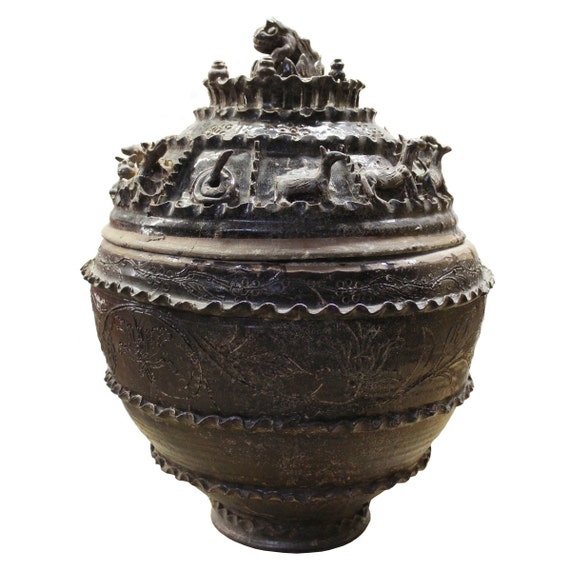 Rare Piece Han Dynasty style ceremonial jar beautifully decorated With 12 Zodiac animals L200-2S Rare Piece Han Dynasty style ceremonial jar beautifully decorated With 12 Zodiac animals L200-2S