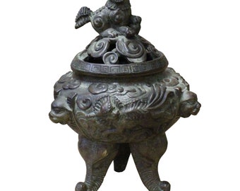 Chinese Oriental Distressed Bronze Metal Incense Burner Display cs3729E