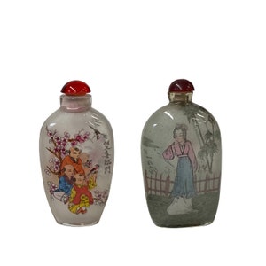 2 x Chinese Glass Snuff Bottle Oriental Scenery People Graphic ws2782E