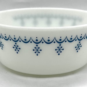 Vintage Pyrex 472 White Snowflake Blue Casserole Dish 1 1/2 PT No Lid