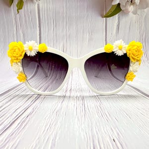 Flower sunglasses, Daisy sunglasses, embellished sunglasses, custom sunglasses, floral sunglasses by ZenButterflies