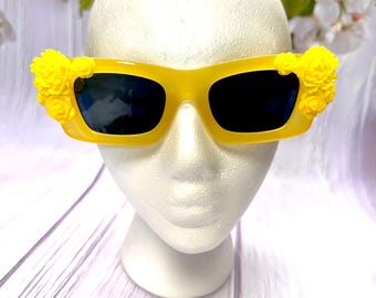 Sunnies Flower Power Daisy Sunglasses Fashion Accessories - Etsy display picture 1