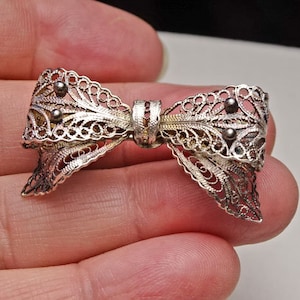 A ca30s Sterling Silver Filigreed Bow Brooch  #525