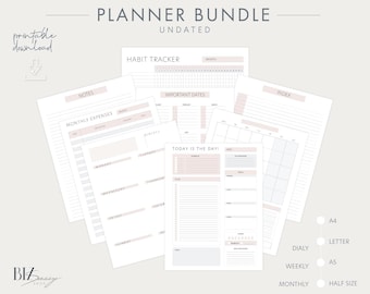 Può includere: Un set di planner stampabili con pagine per il monitoraggio delle abitudini, le spese mensili, le date importanti e un planner giornaliero. Le pagine sono bianche con un bordo rosa chiaro e il testo è nero. Il set di planner è disponibile in A4, Letter, A5 e Mezza misura.