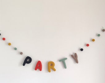 PARTY garland/felt banner/birthday party/colorful decoration/sustainable party/birthday decor/zero waste party/multicolor party/summer party