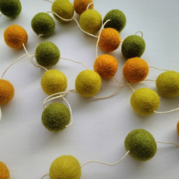 CHRISTMAS garland/Felt balls garland/green gold/Pompom garland/Modern christmas/Modern christmas/christmas tree ornament/christmas deco