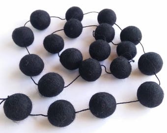 Black halloween Felt balls garland/Pompom garland/Modern halloween/black halloween/Monochrome/scandinavian/Kids room/playroom/made in canada