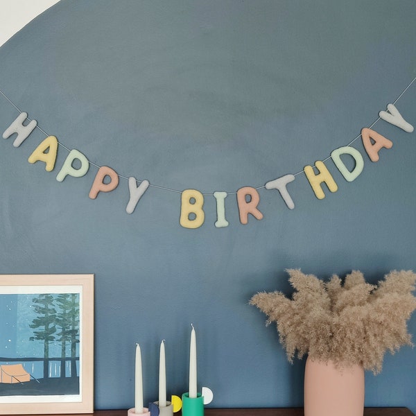 Guirlande BIRTHDAY en laine feutrée/pastel/guirlande fête/bannière/Décoration fête/déco anniversaire/fête zéro déchet/écoresponsable/neutre