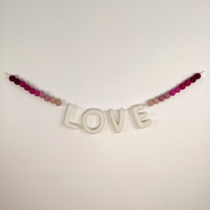 Love sign/Love banner/Valentine&#39;s day garland/pink felt garland/sustainable valentine&#39;s garland/pompom garland/eco friendly decaoration/love