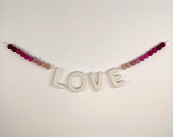 Love sign/Love banner/Valentine's day garland/pink felt garland/sustainable valentine's garland/pompom garland/eco friendly decaoration/love