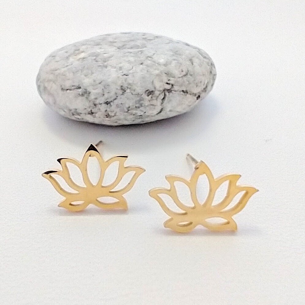 String of Heart Stud Earrings – Lotus Stone Design