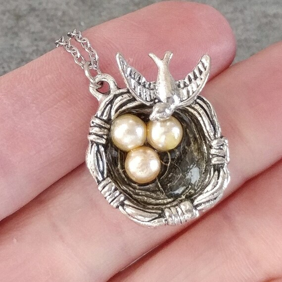 PERSONALIZE Bird Nest Mother's Necklace Customized Gift. Bird Nest With  eggs and a Mama or Grandma Bird - Etsy