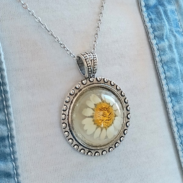 Daisy Necklace, Pressed Flower Necklace, Gift for Her
