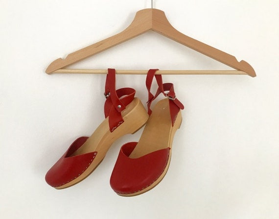 Traditional Style Wooden Heel Clogs | Red Low He