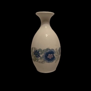 1970s Wedgwood China Clementine 5” Tall Bud Vase