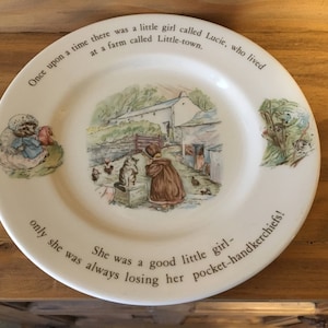 1980s Wedgwood Bone China Mrs. Tiggy Winkle &quot;Little Girl Lucie&quot; Child&#39;s Plate