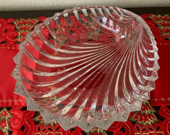 1980s Villeroy & Boch 24% Leaded Crystal Lilian Shell Shaped 11” Serving Bowl