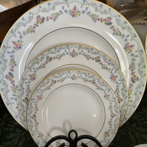 1988 Royal Doulton CANDICE Fine Bone China Dinnerware place settings, serving pieces, extras sold separately image 3