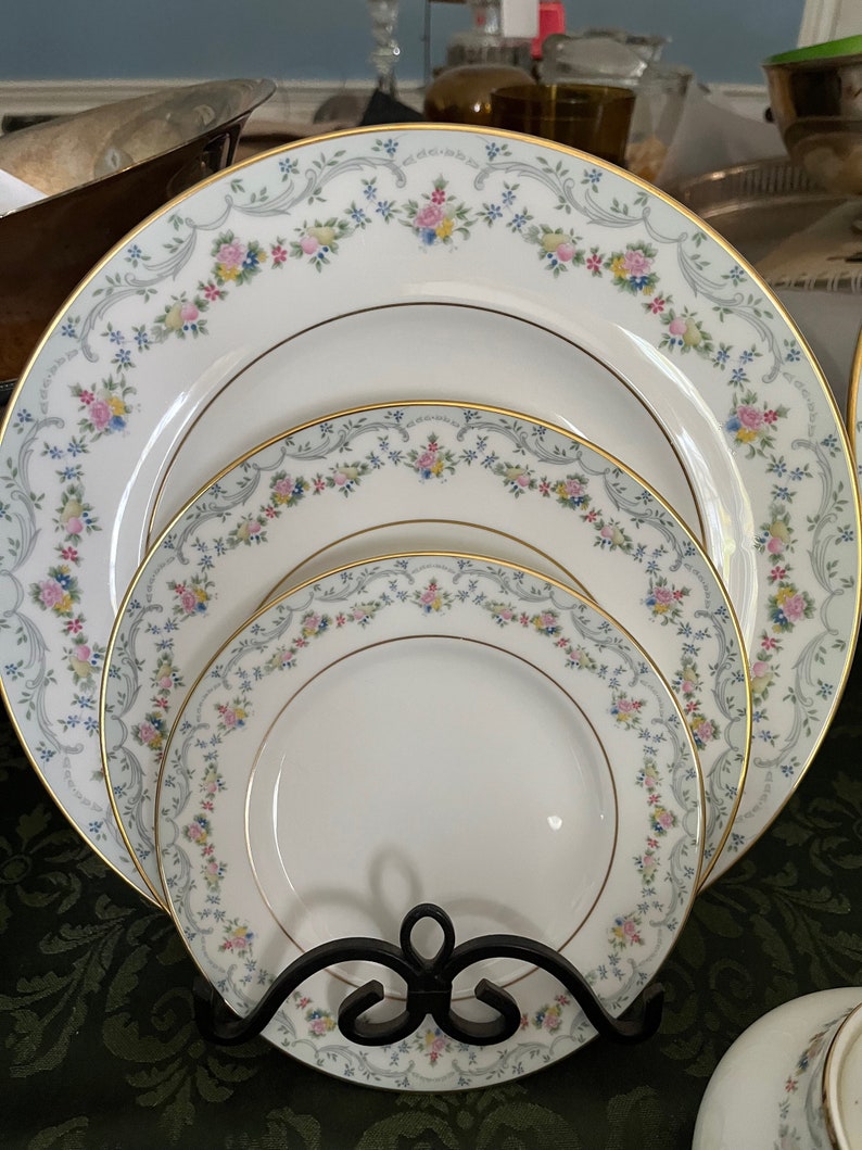 1988 Royal Doulton CANDICE Fine Bone China Dinnerware place settings, serving pieces, extras sold separately image 3