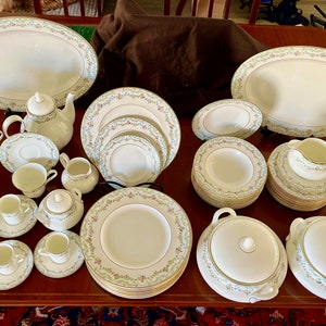 1988 Royal Doulton CANDICE Fine Bone China Dinnerware place settings, serving pieces, extras sold separately image 10