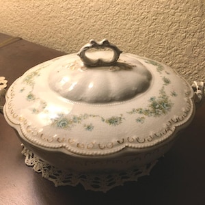 Antique 1900s Wedgwood Constance Blue Roses on White Royal Porcelain Covered Vegetable Bowl