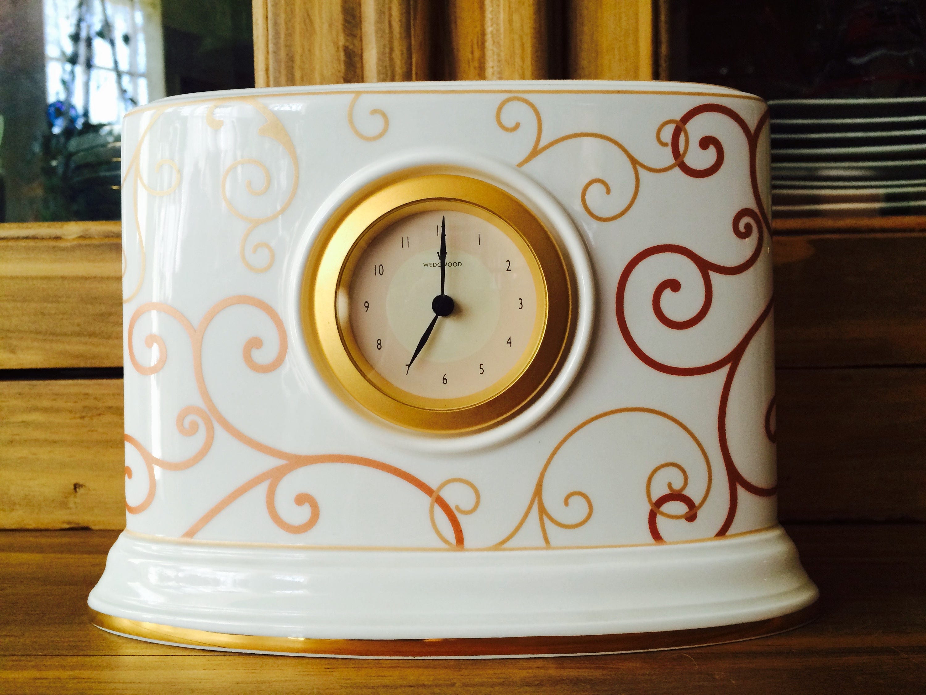 アンティーク　ガラス製　花刻　置時計　ゼンマイ式　ジャンク品　V　R8671 アンティーク ガラス製 花刻 置時計 ゼンマイ式 ジャンク品 V R8671