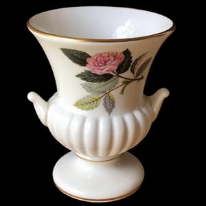 1960s Wedgwood China Hathaway Rose 3.5” Tall Mini Posey Bud Vase