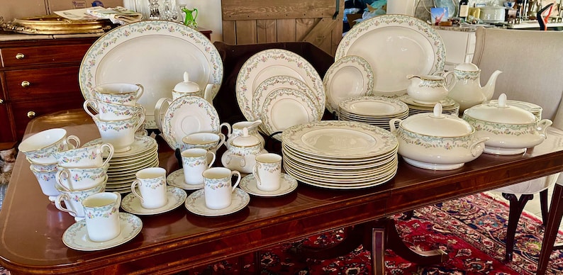 1988 Royal Doulton CANDICE Fine Bone China Dinnerware place settings, serving pieces, extras sold separately image 1