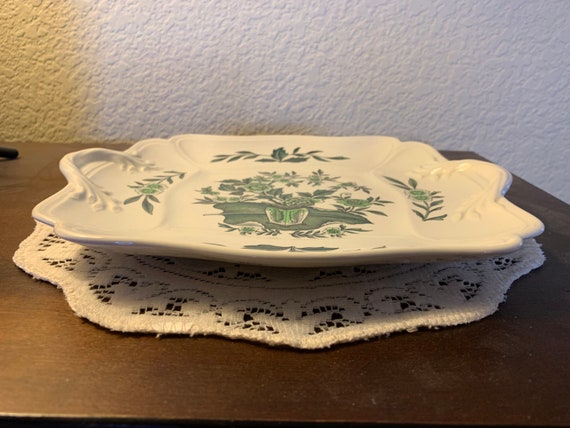 1950s Wedgwood Green Leaf (queen's Shape) Square Handled Cake