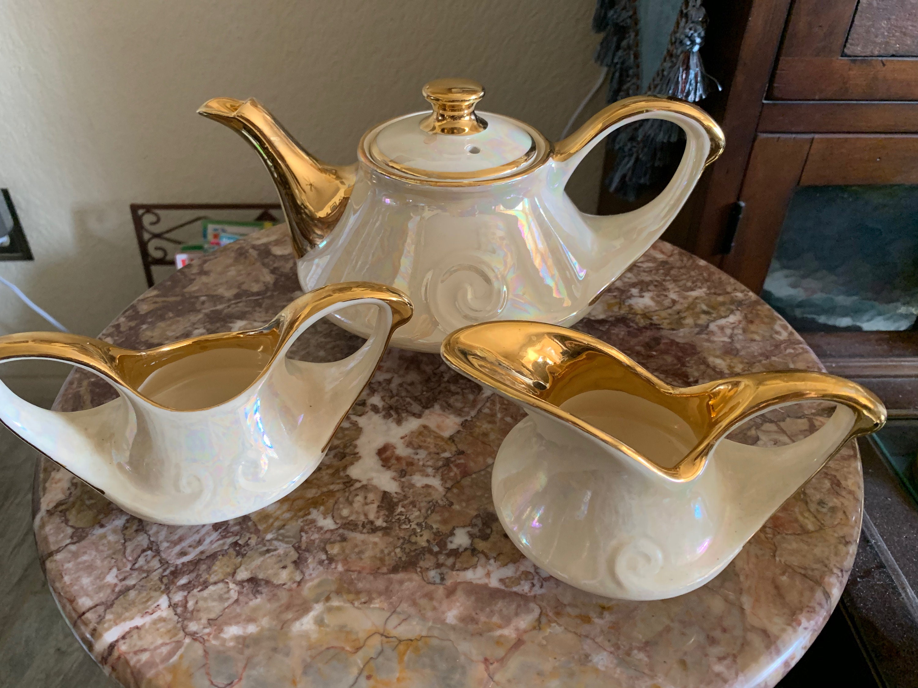 1940s Pearl China Aladdin Pearlescent White With 22K Gold