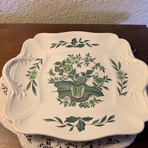 1950s Wedgwood Green Leaf (Queen&#39;s Shape) Square Handled Cake Plate