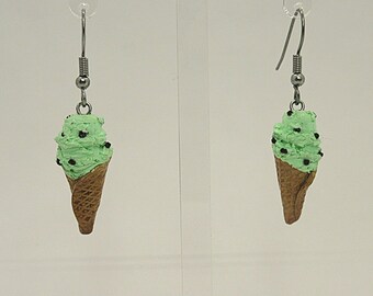 Mint Chocolate Chip Ice Cream Cones