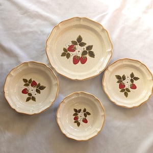 Vintage Strawberry Dinner Plates - Etsy