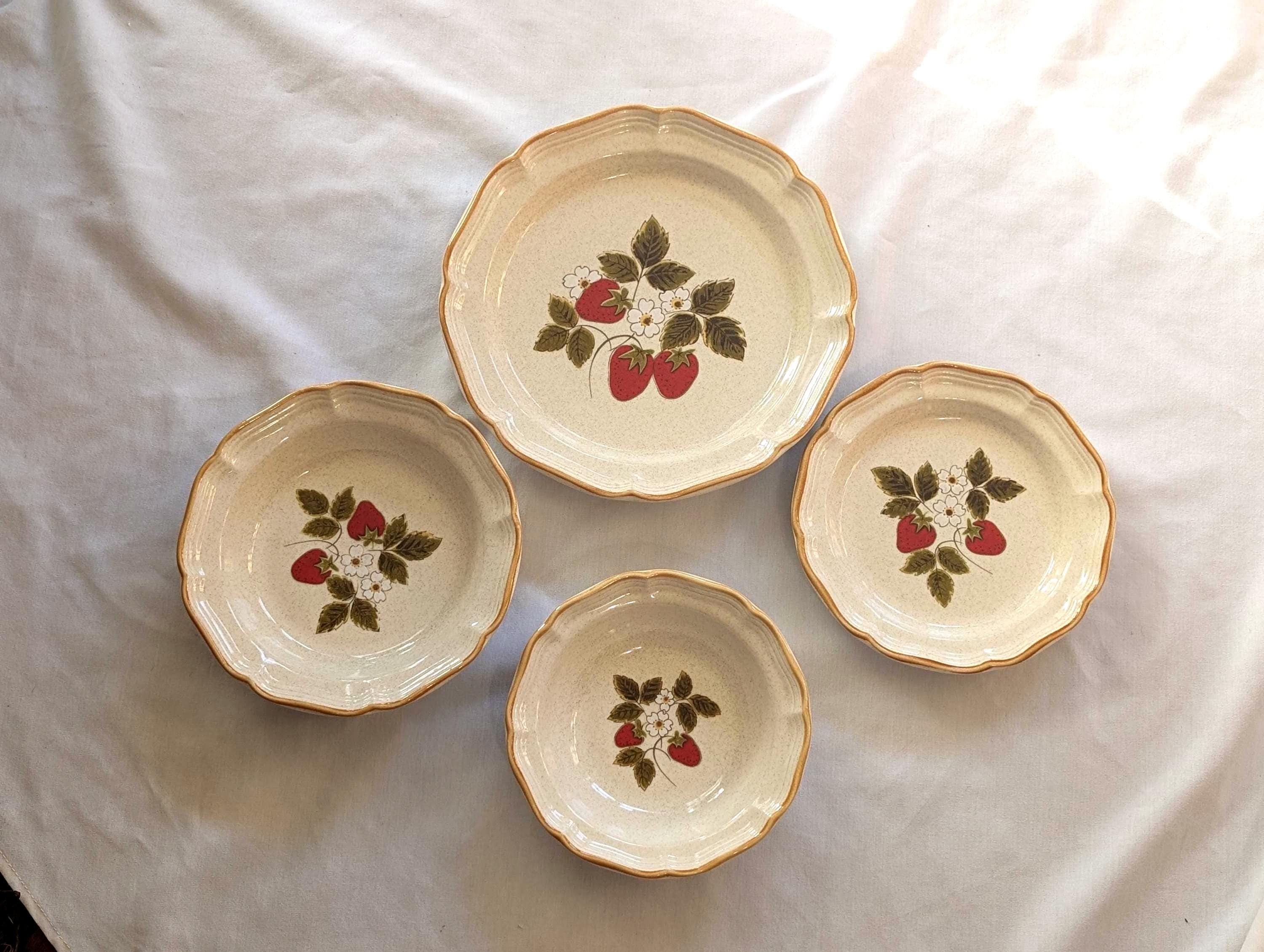 Vintage Strawberry Dinnerware Set - Etsy