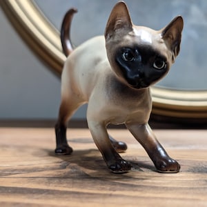 Vintage Siamese Cat figurine porcelain kitty cat