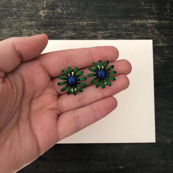 Green Daisy Clip on Earring - Vintage Earrings - 1
