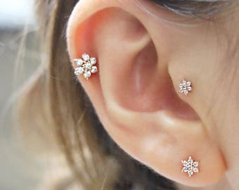 14K Lovely Flower Cartilage Earring/Tragus Earring/Tragus stud/Helix Piercing/Cartilage piercing/Flower Earrings/Conch piercing/rook snug