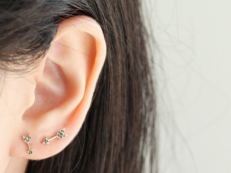 14K Arrow Cartilage Earring,Tragus Earring,Tragus stud,Helix Conch earring,Cartilage piercing,Arrow earring,16g 18g,Delicate earring