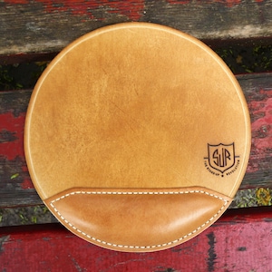 Leather mouse pad, ergonomic support, mousepad with wrist rest, groomsmen gift, personalized corporate gift, WORK FROM HOME