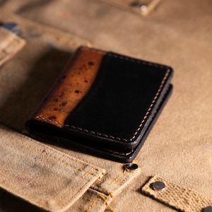 Carteira de couro bifold com janela de identificação, carteira fina masculina, porta-identidade personalizado, porta-cartão de bolso frontal