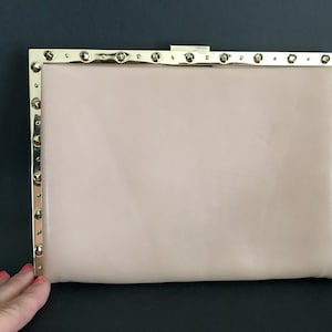 NINA RICCI evening clutch bag in powder pink genuine leather vintage couture luxury haute couture Paris vintage designer bag