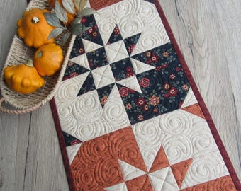 Camino de mesa patchwork/Camino de mesa acolchado/Camino de mesa acolchado/Camino de mesa/Decoración de mesa/Patchwork campestre