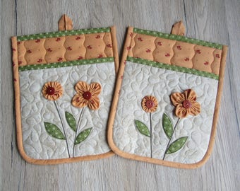 Quilted pot flaps/kitchen pot holder