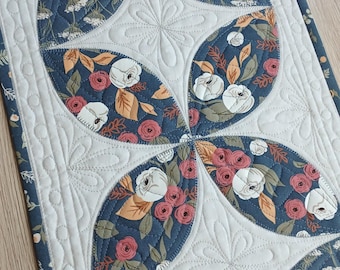 Bieżnik patchworkowy/ Bieżnik pikowany/ Dekoracja stołu/ Patchwork w stylu rustykalnym