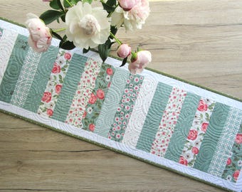 Camino de mesa patchwork/Camino de mesa acolchado/Camino de mesa acolchado/Camino de mesa/Decoración de mesa/Patchwork campestre