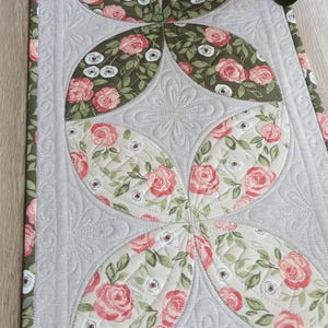 Patchwork Tischläufer/ Table Runner Quilted/Gesteppte Tischläufer/ Table Runner/Tischdeko/country patchwork
