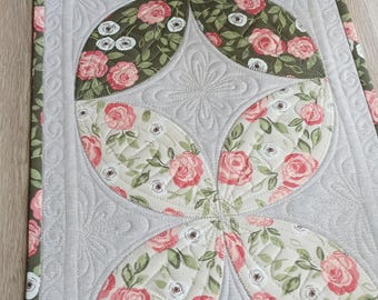 Bieżnik patchworkowy/ Bieżnik pikowany/ Dekoracja stołu/ Patchwork w stylu rustykalnym