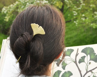 Ginkgoblatt-Haarstab, Messing-Gold-Haarnadel für dickes Haar, Natur-Haarnadel, Mori-Mädchen-Accessoires, gehämmerter Blumen-Haarstab aus Metall