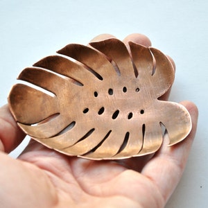 Monstera leaf ring dish from copper or brass 7th anniversary Tropical wedding holder Aesthetic room decor Vanity tray Key dish image 2